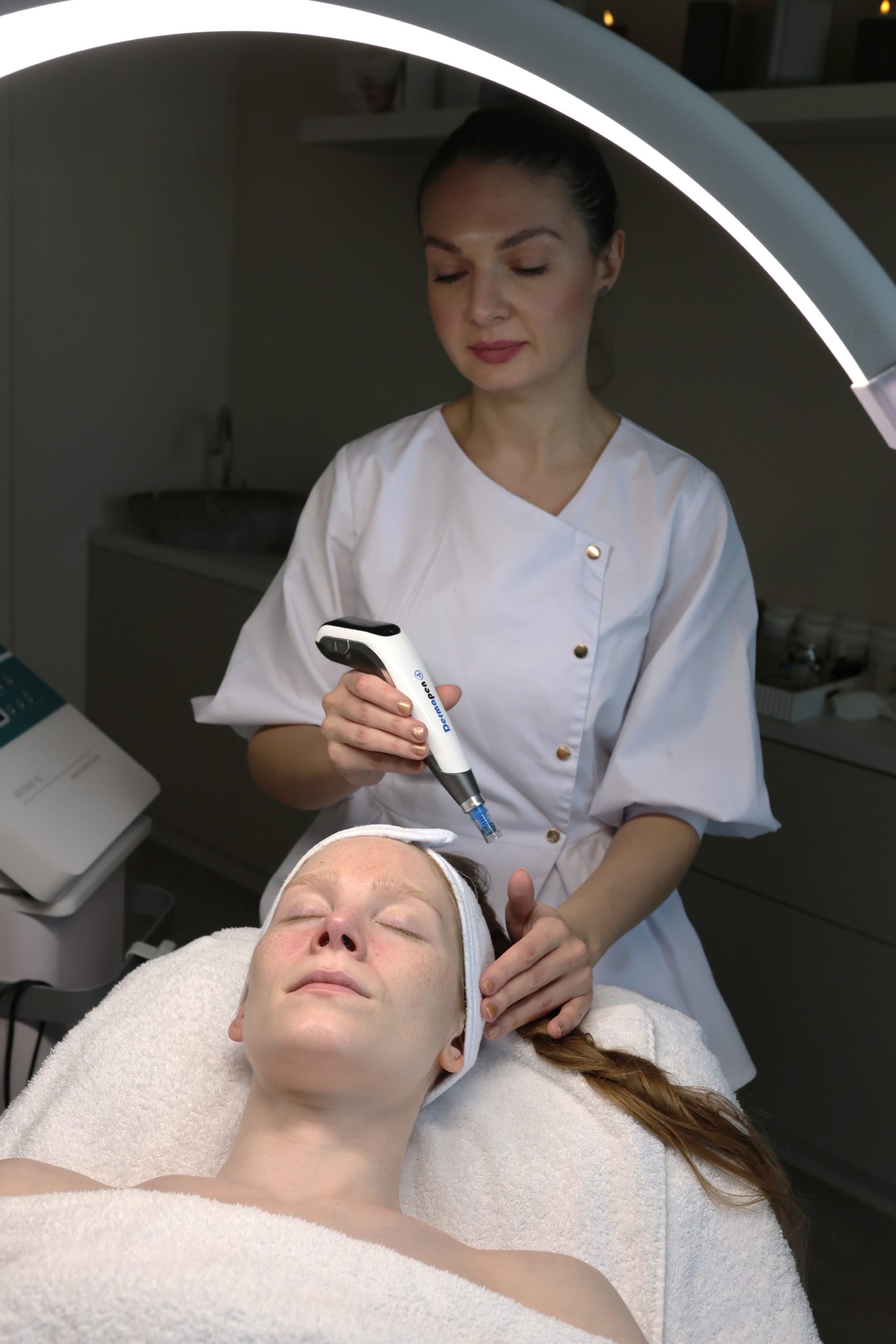 Dermapen 4 microneedling treatment at Skin Gallery Amsterdam